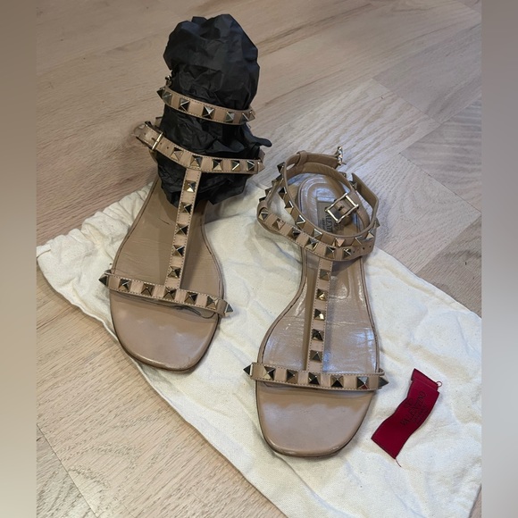 Valentino Garavani Rockstud T-strap sandal in Tan, size 37 - Picture 12 of 12
